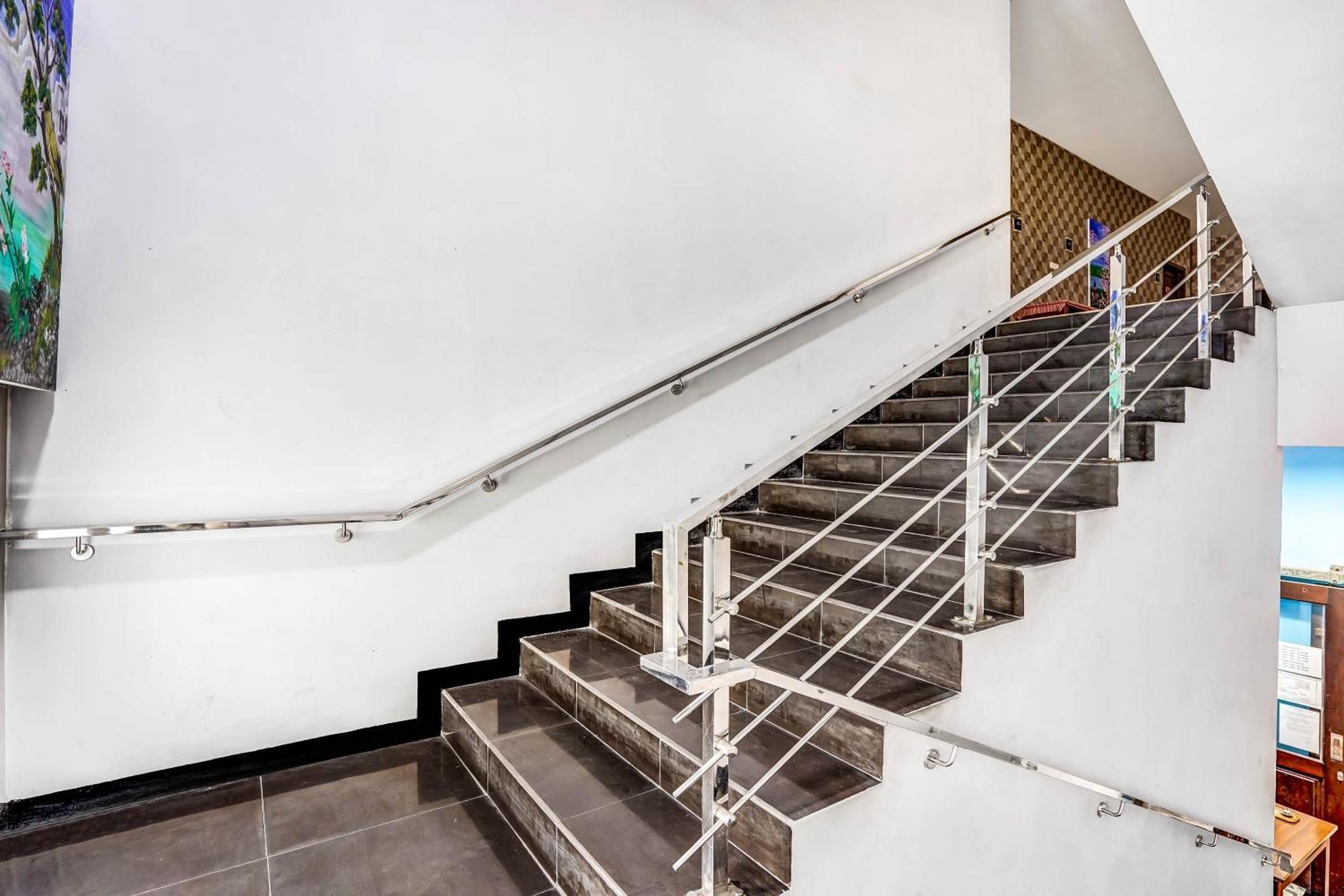 Oyo 90889 Dkb Residence Surabaya Exterior photo
