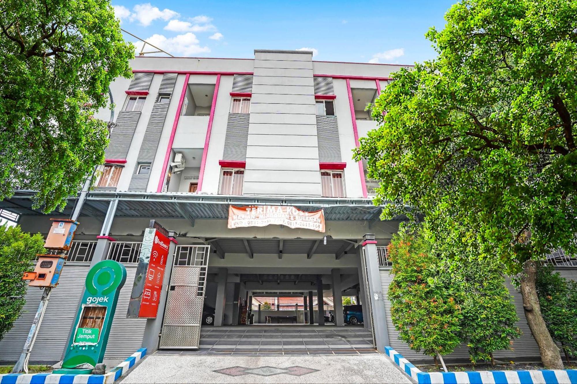 Oyo 90889 Dkb Residence Surabaya Exterior photo