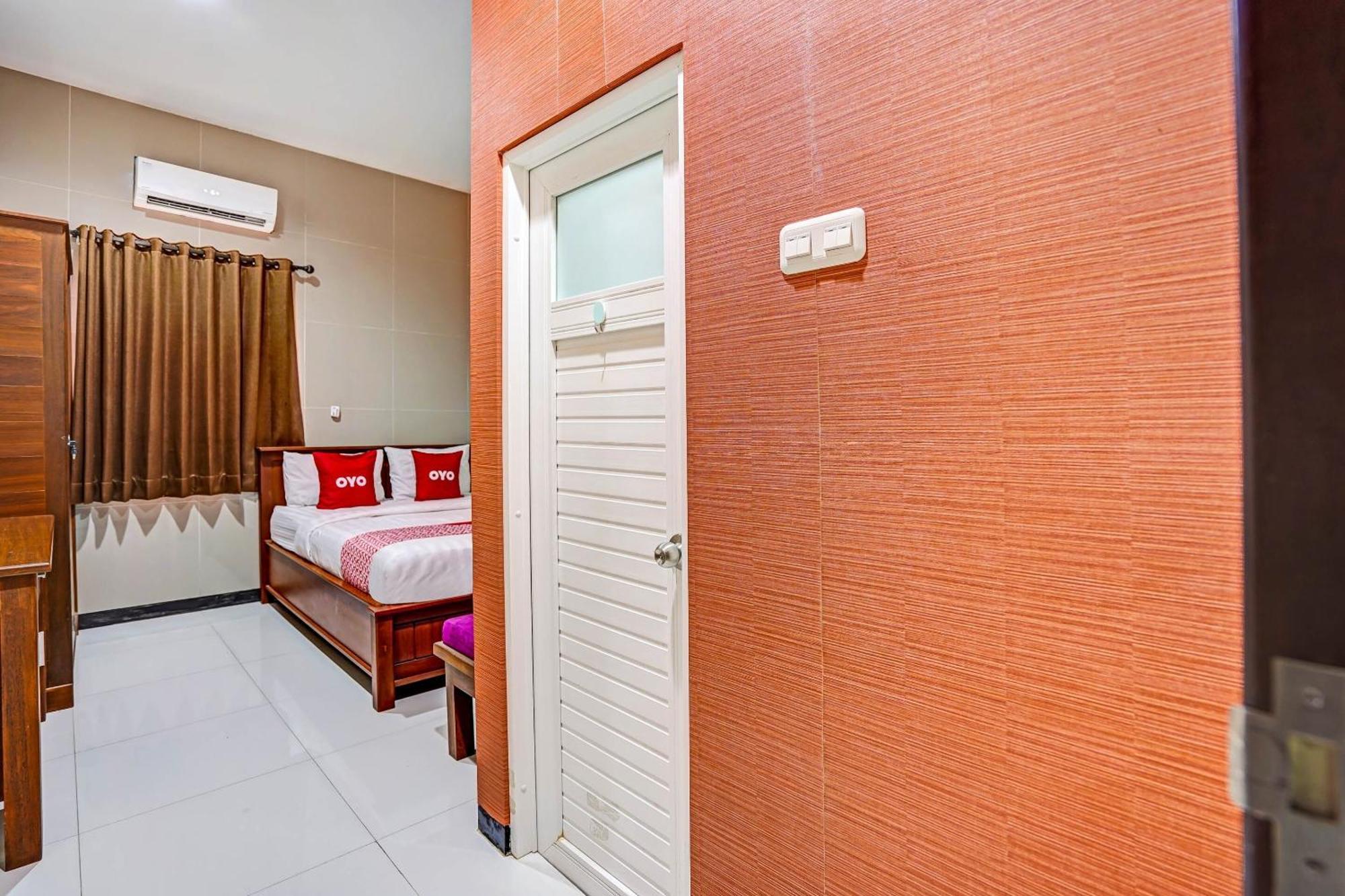 Oyo 90889 Dkb Residence Surabaya Exterior photo