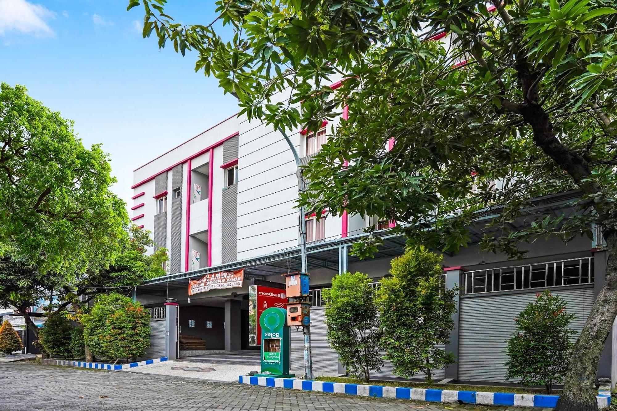 Oyo 90889 Dkb Residence Surabaya Exterior photo